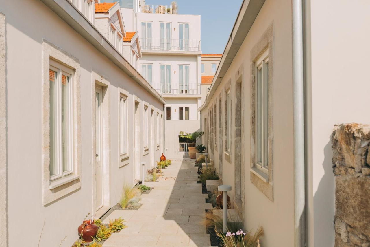 Village Aparthotel By Boa Porto Dış mekan fotoğraf The narrow alleyway of the courtyard of the convent